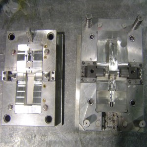 Electronic Components parts plastic injection mold (IM-13)